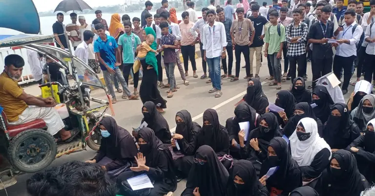 ডিপ্লোমা শিক্ষার্থীদের অবরোধ কর্মসূচি